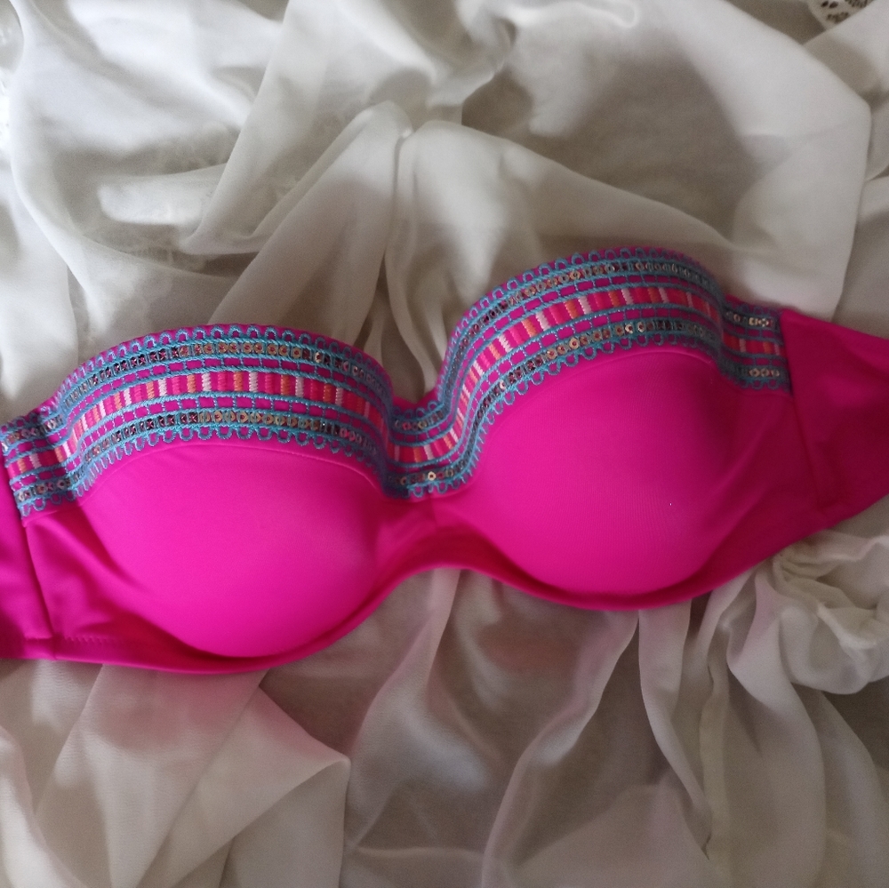 Swimsuit bikini top